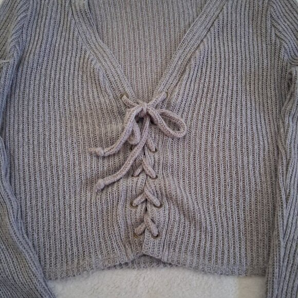 Sadie & Sage Women's Size Medium Gray Light Knit Tie Front Cropped Sweater - Picture 5 of 12